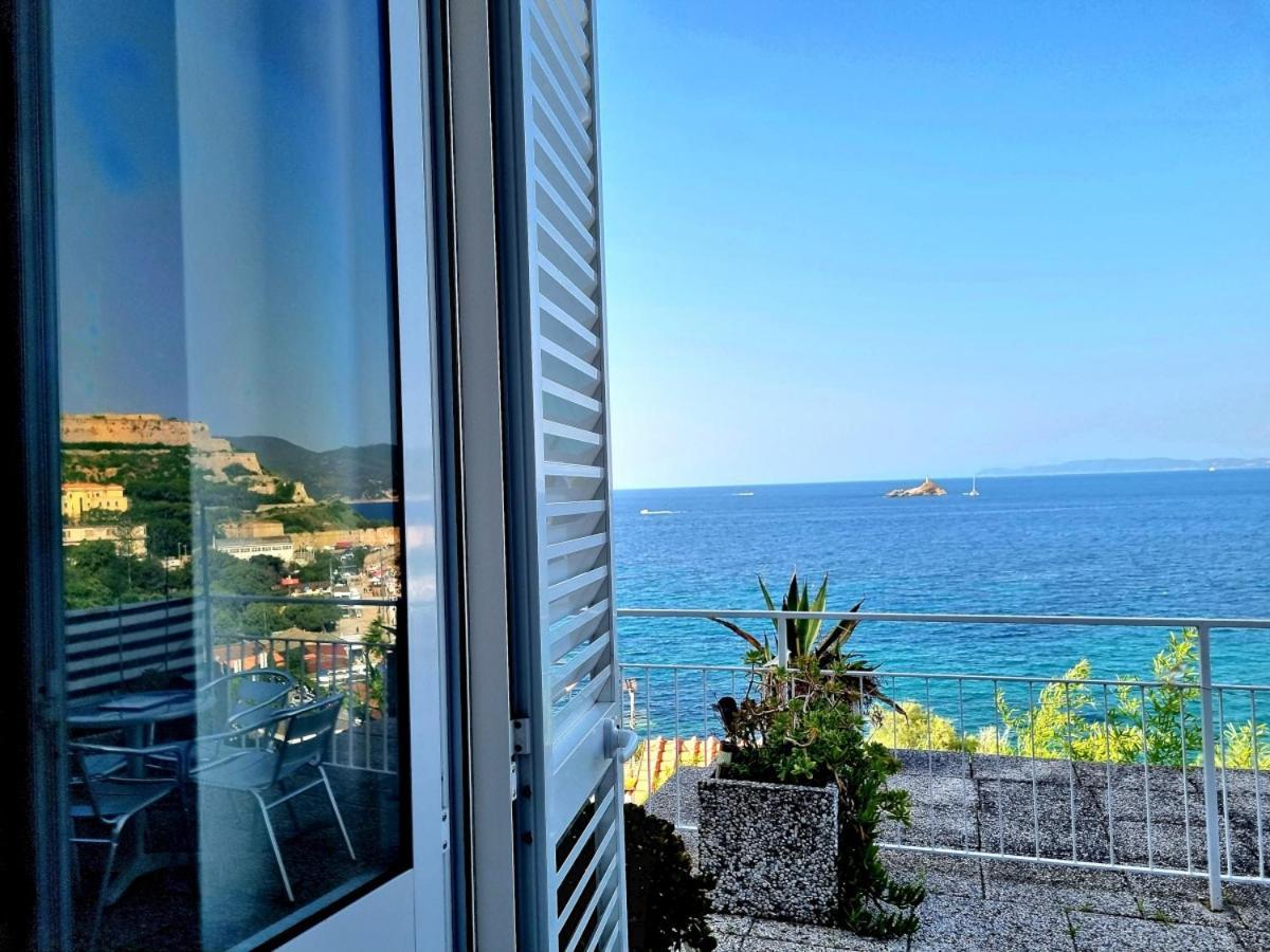 Appartamenti La Terrazza Sulle Ghiaie - Goelba Portoferraio Exteriör bild